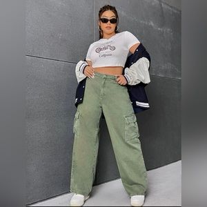 NEVER WORN Green Plus Flap Pocket Side Cargo Jeans